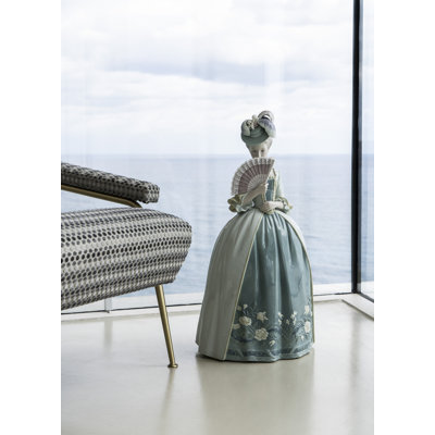 Statue femme en porcelaine bisous