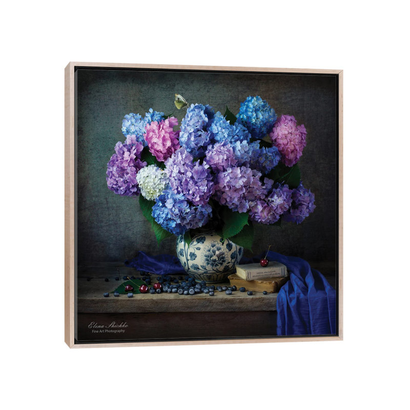 Hydrangea - reproduction d'art murale - toile encadrée, H 18 po x l 18 po, Toile à cadre flottant sans passe-partout, Beige