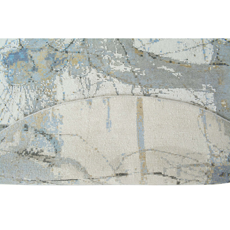 Area Rug in Ivory/Multi