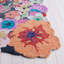 Tapis floral en laine / coton touffeté à la main Garden en gris / rose-97707216