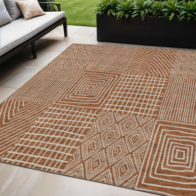 Tapis intérieur / extérieur géométrique lavable 5 pi x 8 pi brun et beige