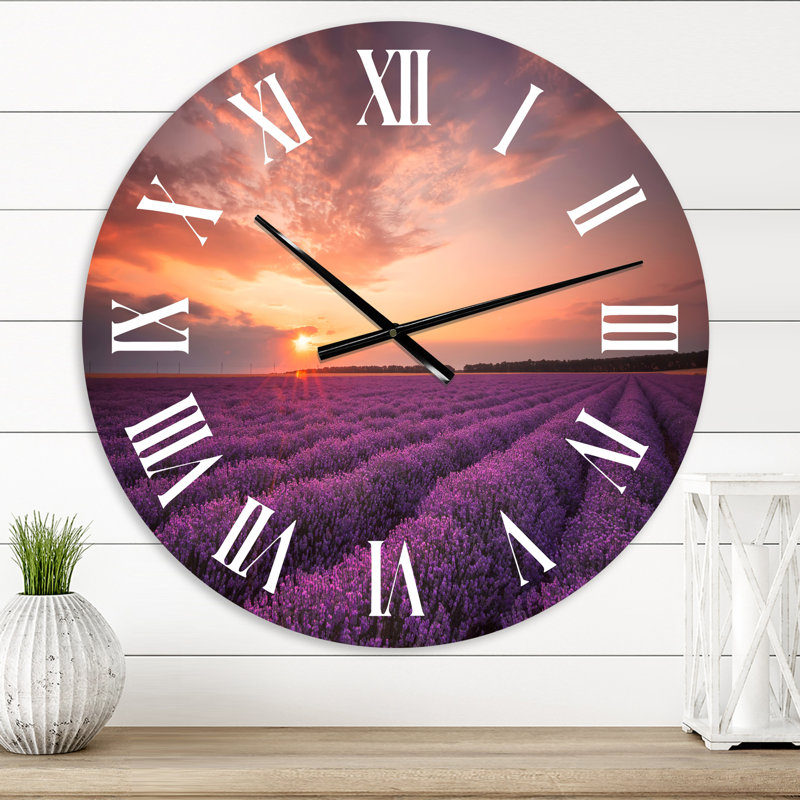 Lever de soleil et nuages dramatiques au-dessus du champ de lavande - horloge murale, Extra Small