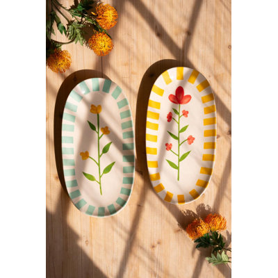 SET OF TWO CERAMIC PLATTERS - FLOWERS