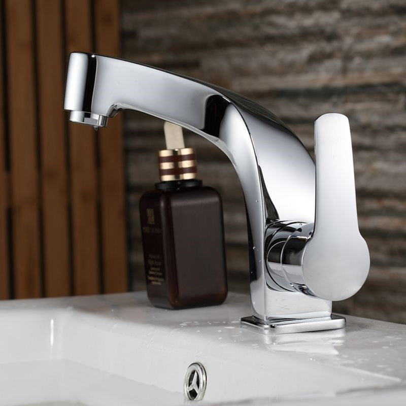 Robinet de salle de bain incurvé à poignée simple blanc et chrome