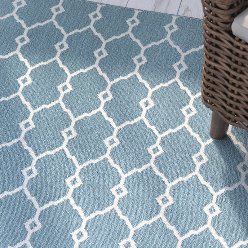 Tapis intérieur / extérieur bleu Yepez, Rectangle 1 pi 8 po x 3 pi 7 po