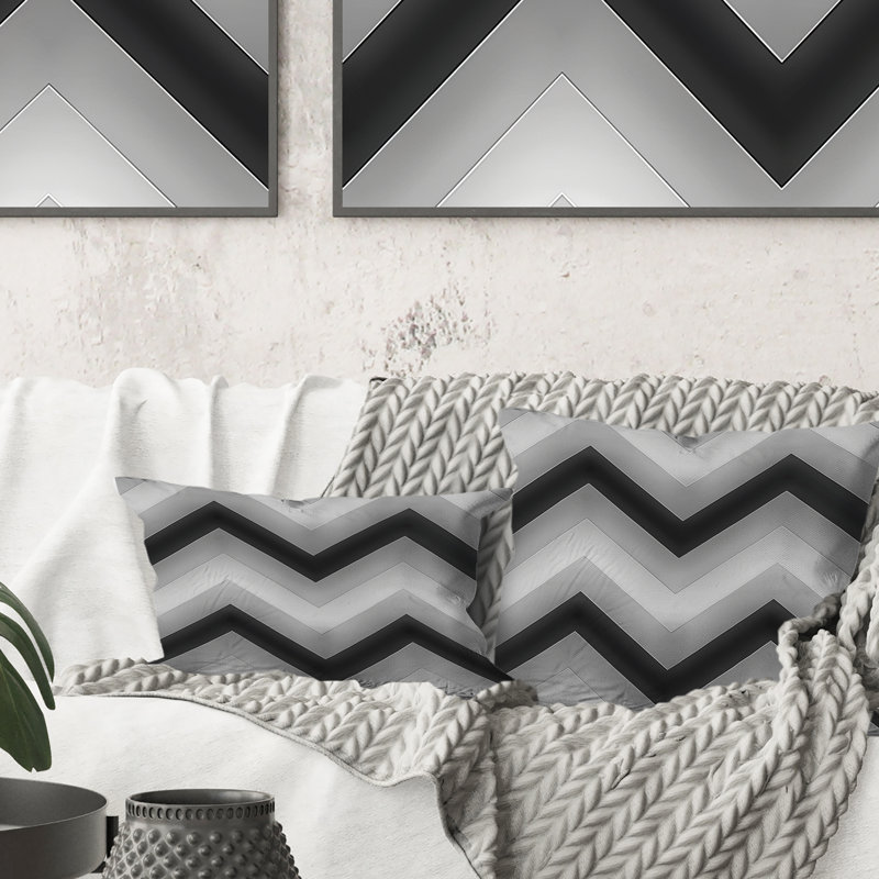Coussin décoratif noir à motif de chevrons gris et moderne, H 16 po x l 16 po