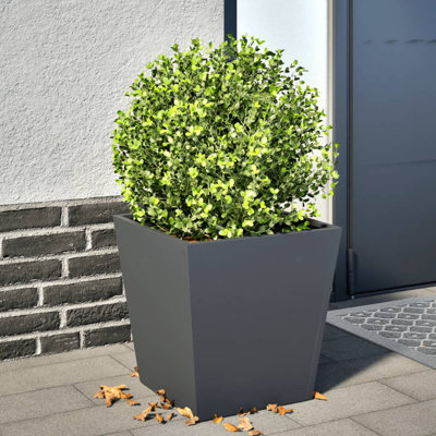 Asua Metal Planter Box