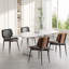 Élégantes chaises de salle à manger en similicuir: chaises d'appoint élégantes pour les salles à manger, les cuisines et les espaces de vie-109423021-109423025