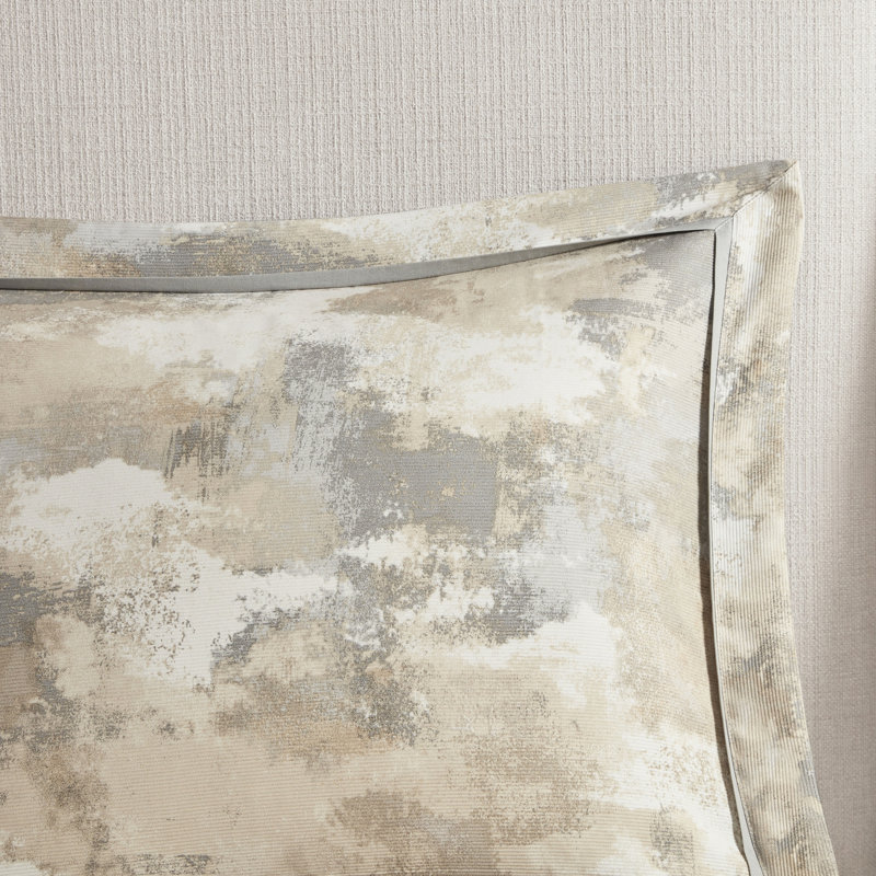 Édredon gris très grand avec coussins décoratifs brodés et jupe de lit glamour en mélange 60% coton et 40%