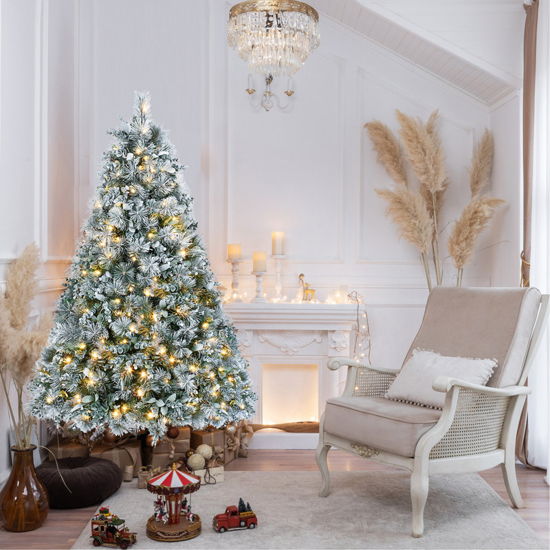 Arbre de Noël enneigé 4 pi avec aiguilles de pin et feuilles d'eucalyptus, 150 lumières DEL blanc chaud, 404 pointes, branches articulées, support en métal - arbre artificiel enneigé pour la décoration des Fêtes