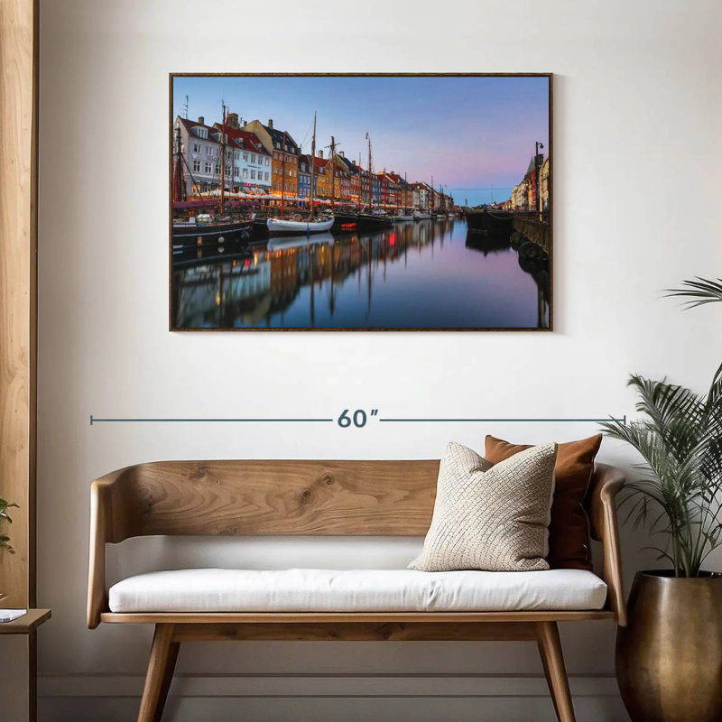 Nyhavn New Harbor, 43 po x 29 po, Cadre flottant en noyer