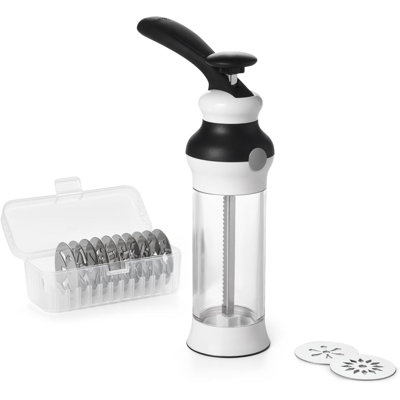 Cet ensemble d'emporte-pièces 14 pièces comprend 12 plateaux à découper en acier inoxydable et une boîte de rangement. Parfait pour la cuisson des Fêtes et les desserts de tous les jours, cet outil de cuisson pratique et essentiel est un incontournable.