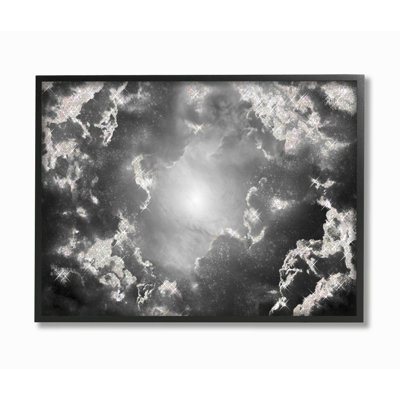 Soleil centré derrière les nuages scintillants noirs et noirs par Ziwei Li - impression
