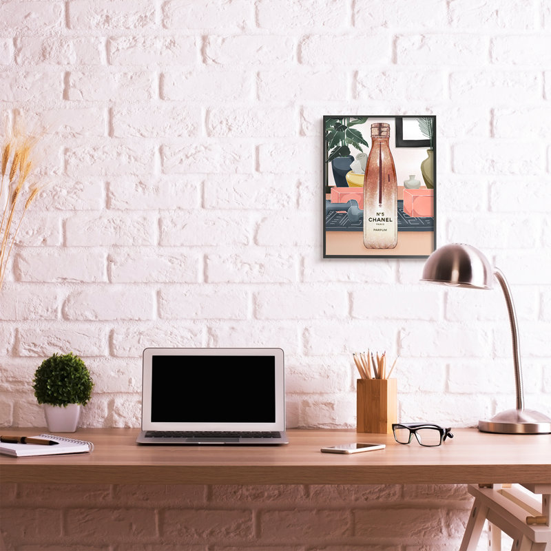 Glam Fashion Designer Bottle Modern Home Interior, H 20 po x l 16 po, Giclée encadrée noir minuit