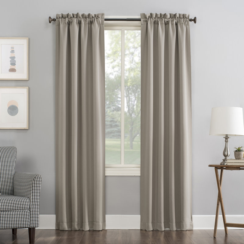 Panneau de rideau occultant thermique à œillets Wayfair Basics® Dorcia, l 40 po x L 63 po, Pierre