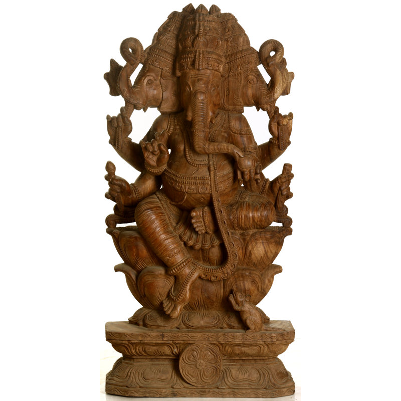 Trimukha Ganesha assis en lalitasana sur lotus