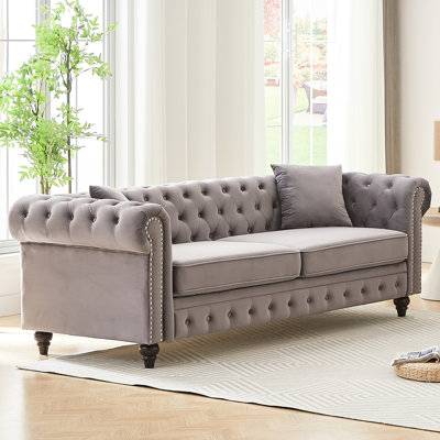 Fauteuil en velours gris 85,5 po à 3 places avec 2 coussins, accoudoirs roulés et capitonnage pour l'espace de vie principal - Rembourrage en mousse à ressorts, conception limitée à 750 livres, appartement avec coussins, siège de bureau, capacité, pin