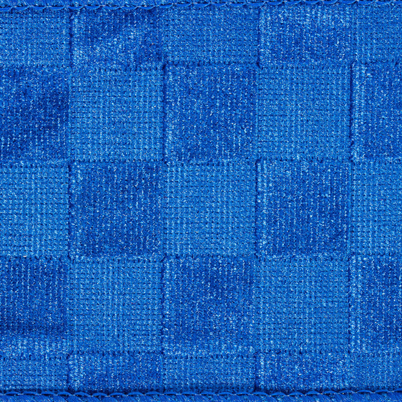 Fabriqué en polyester de 2,5 po x 10 po Vickerman, mesurant 2,5 pouces de largeur et 10 verges de longueur, il est parfait pour une variété de projets festifs. Les bords câblés assurent une structure résiliente, permettant au ruban de conserver sa f