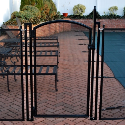 30 Ft. W Vinyl Gate