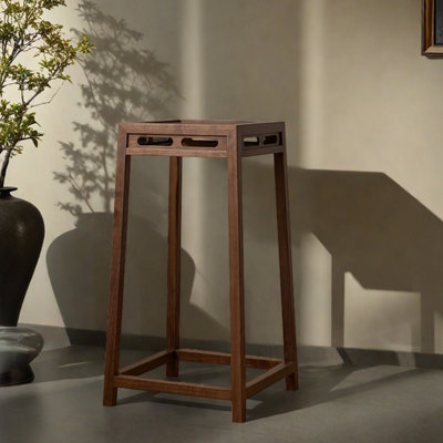 Trapezoidal tenon and tenon for solid wood planter