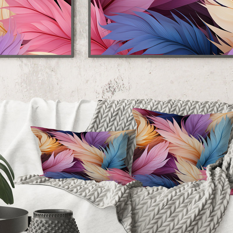 Élégance rose et beige à motif de plumes d'animaux - Coussin décoratif imprimé, H 18 po x l 18 po