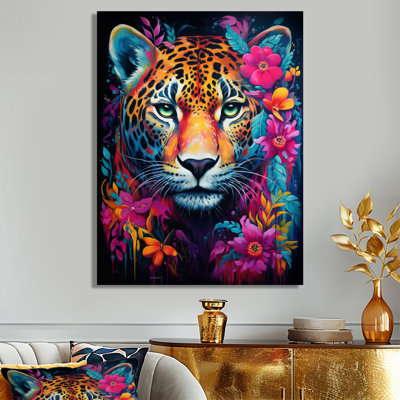 Portrait de tigre avec fleur fuchsia en fleur