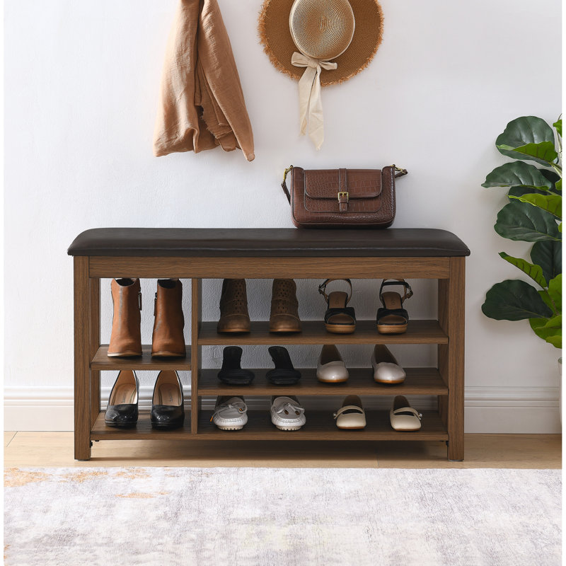 Un long banc à langer réglable en hauteur en bois d'hévéa naturel est livré avec un siège confortable, un espace de rangement dissimulé et de grands compartiments de rangement. Comprend du grain de bois naturel, brun et rangement pour chaussures