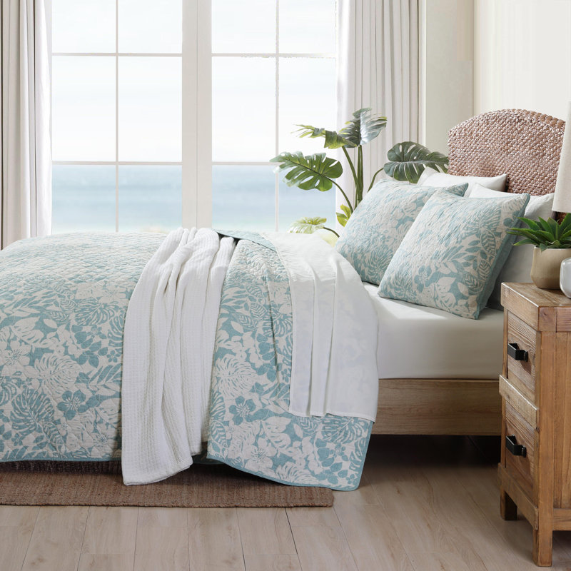 Twin White Reversible Cotton Quilt and Sham Set