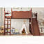 Lit mezzanine simple avec tablettes de rangement et garde-robe, structure en bois massif, glissière amovible, échelles, aucun sommier nécessaire, naturel profond-667965448-667965450