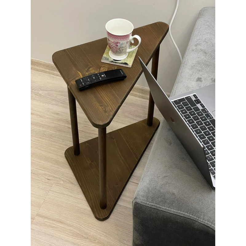 Table de bout triangulaire en bois de pin massif à 2 niveaux - H 21,7 po