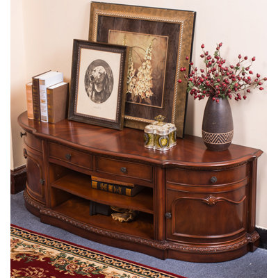 Armoire à tiroirs et tablettes ouvertes