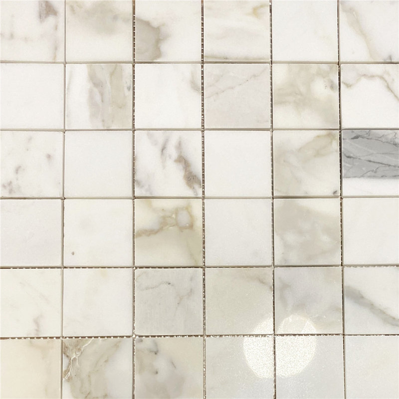Carreau de mosaïque en marbre 12 po x 12 po Calacatta, Blanc / gris