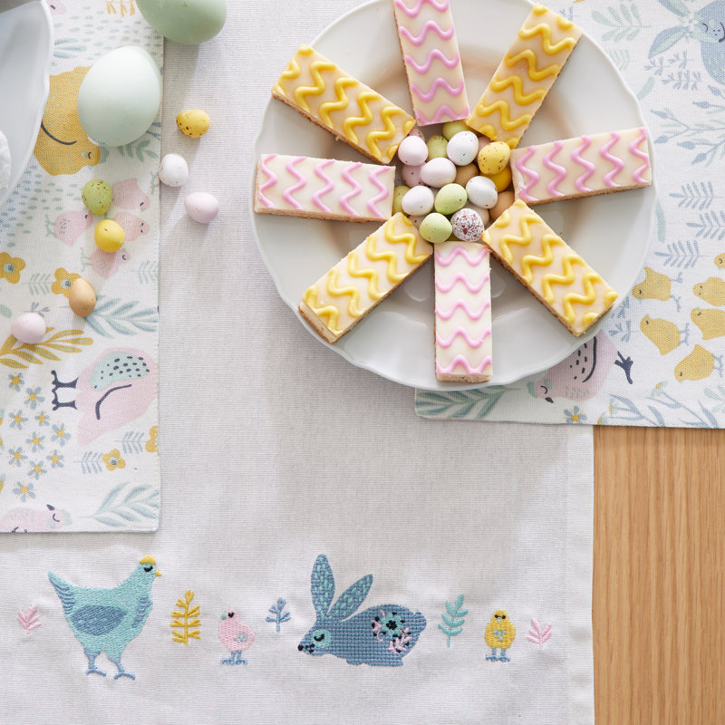 Cottage Friends Table Runner
