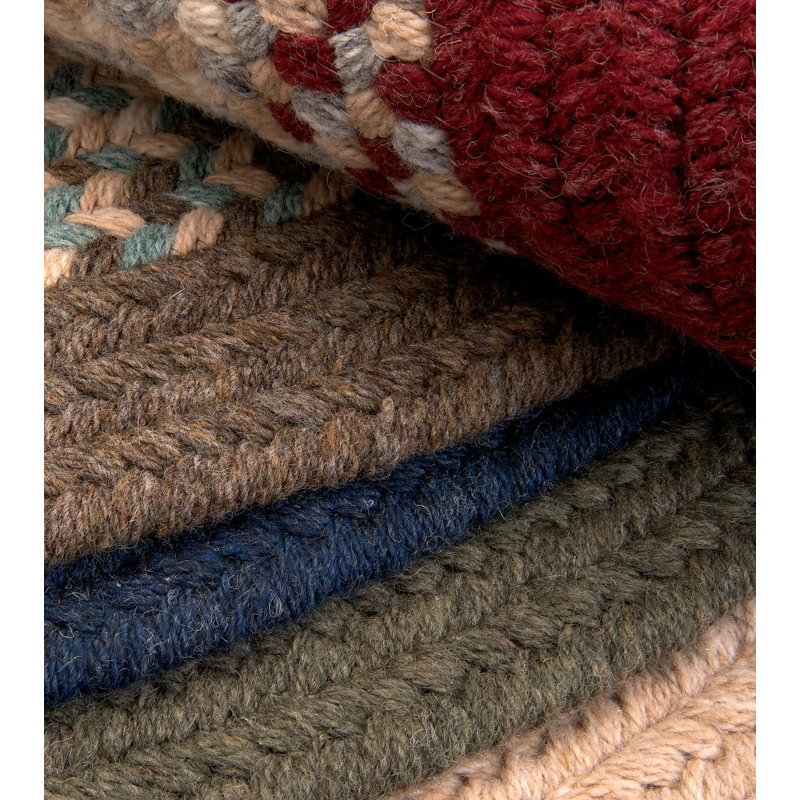 Bordered Machine Made Handwoven Wool Area Rug in Gray/White, Oval 2' x 3'
