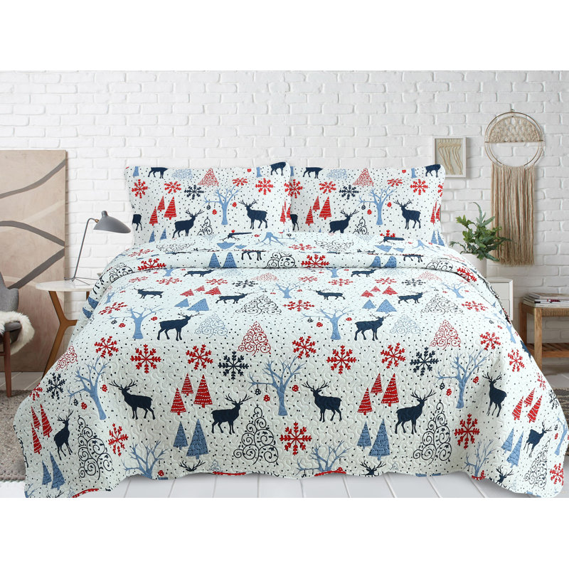 White Microfiber Queen Reversible Christmas Quilt Set