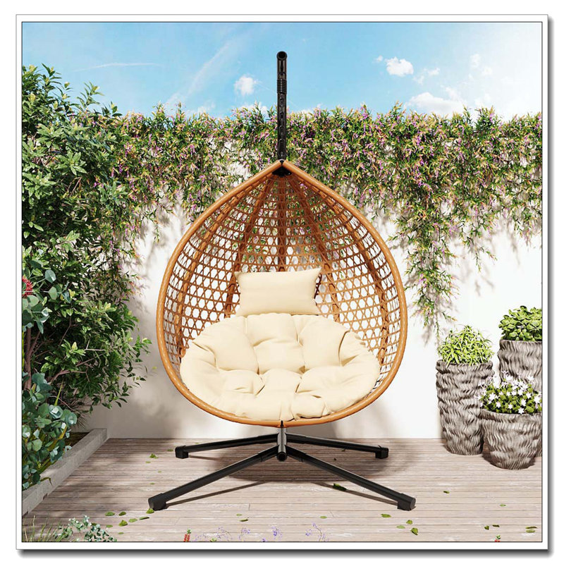 Chaise hamac en rotin tissé et rembourré