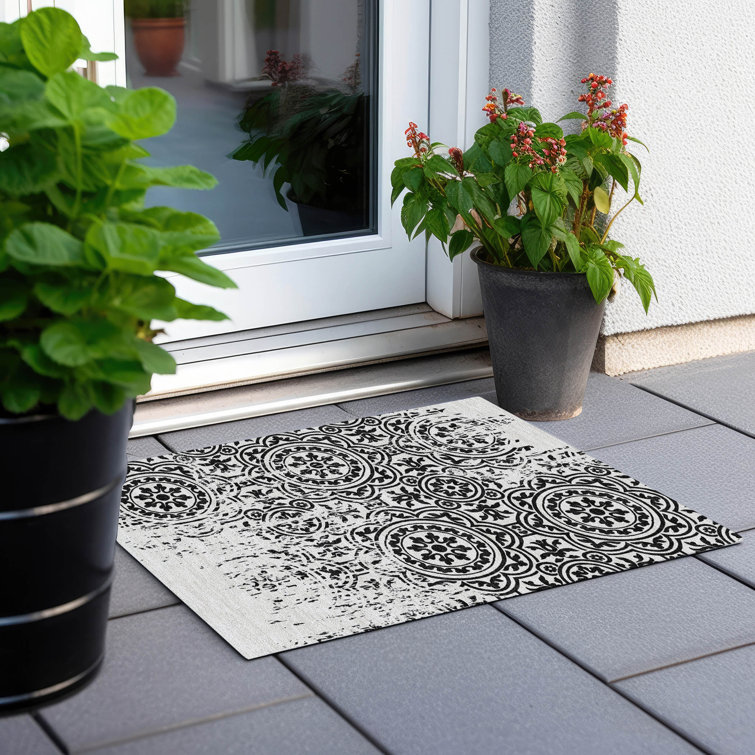Lamanna Washable Oriental Indoor / Outdoor Rug