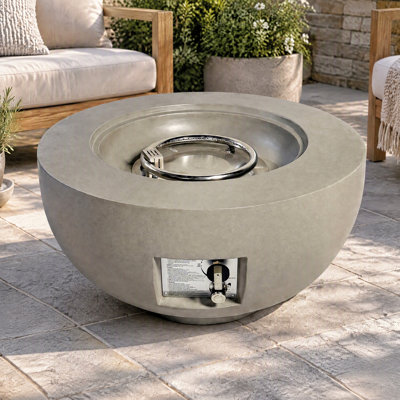 Table de foyer extérieure ronde en béton de 71 cm (28 po) fonctionnant au propane, avec pierres de lave, housse de protection contre la pluie et couvercle de brûleur inclus, 40 000 BTU, gris pâle