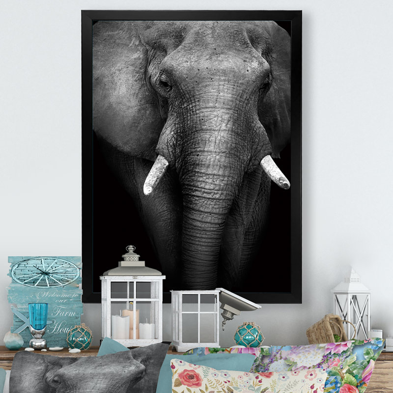 Éléphant d'Afrique sauvage en noir et blanc II - reproduction d'art sur toile, Cadre photo noir, H 20 po x l 12 po x P 1 po