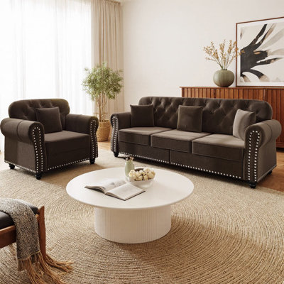 Ensemble de canapé rembourré en velours 3 places et une place avec repose-pieds, style chesterfield moderne de style Mid-Century, capitonné avec garniture cloutée et accoudoirs roulés