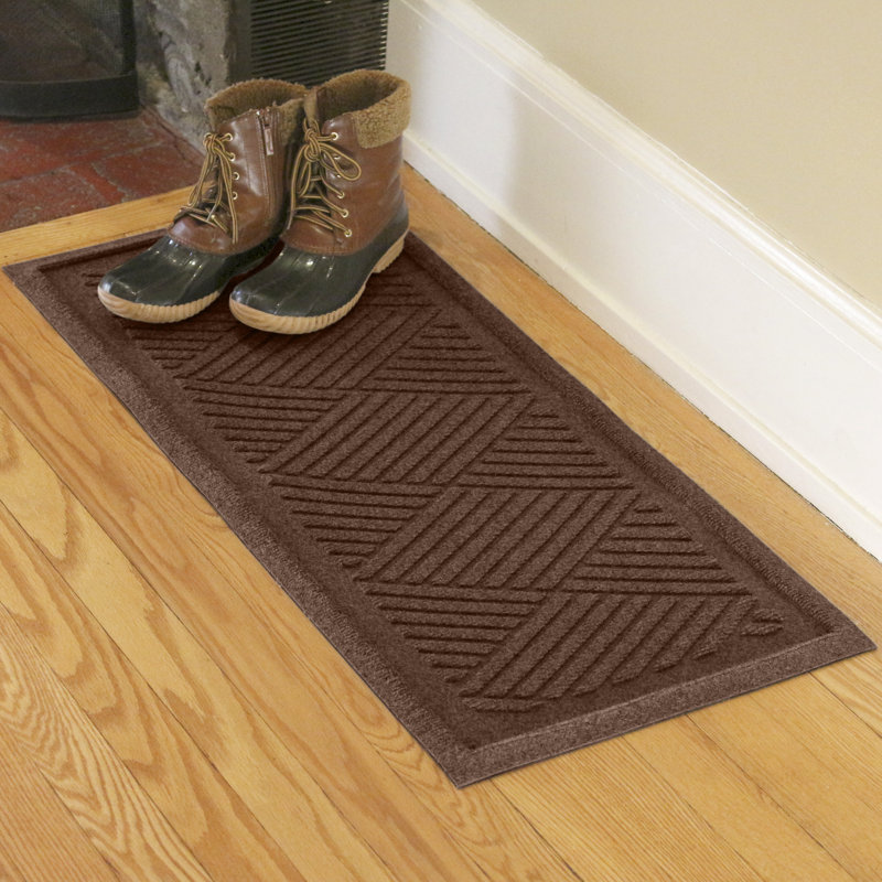 Tapis de jeu intérieur et extérieur 15 po x 36 po WaterHog® Diamonds, Brun foncé