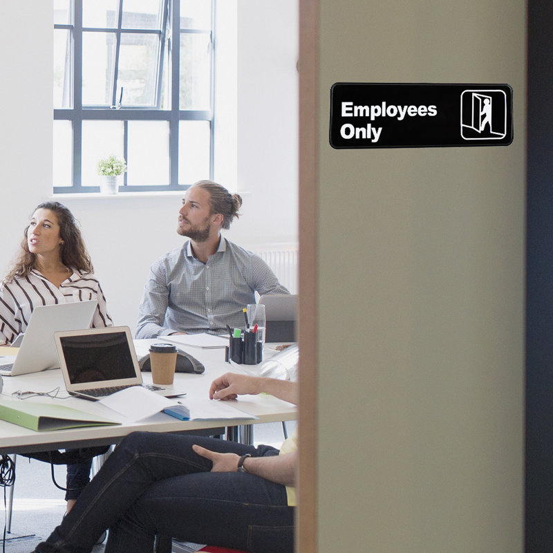 Signe des employés seulement, Noir