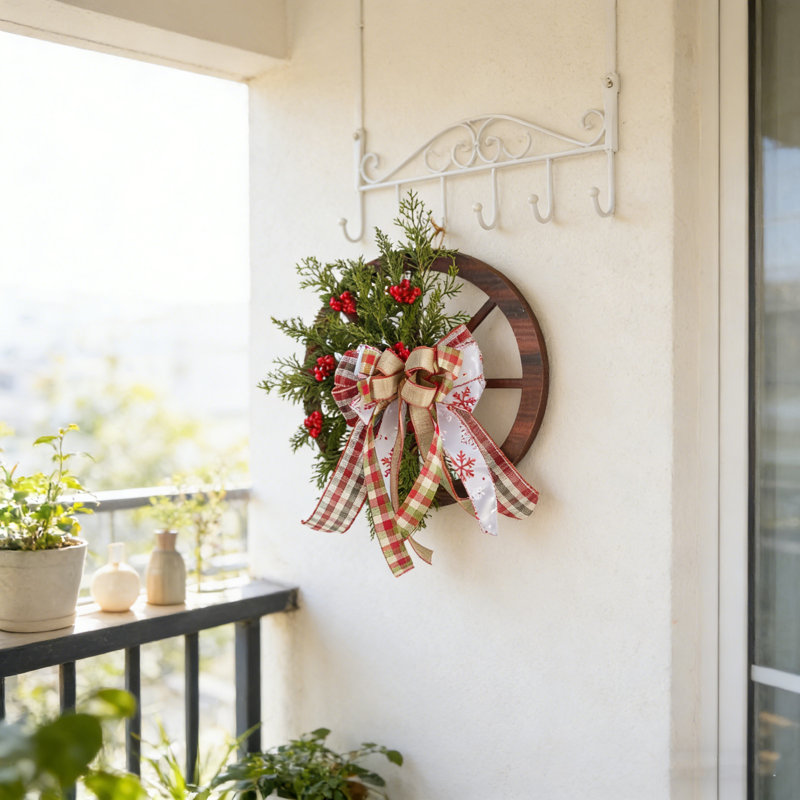 Couronne de Noël roue de roulette en bois avec baies rouges pour la décoration de la porte d'entrée