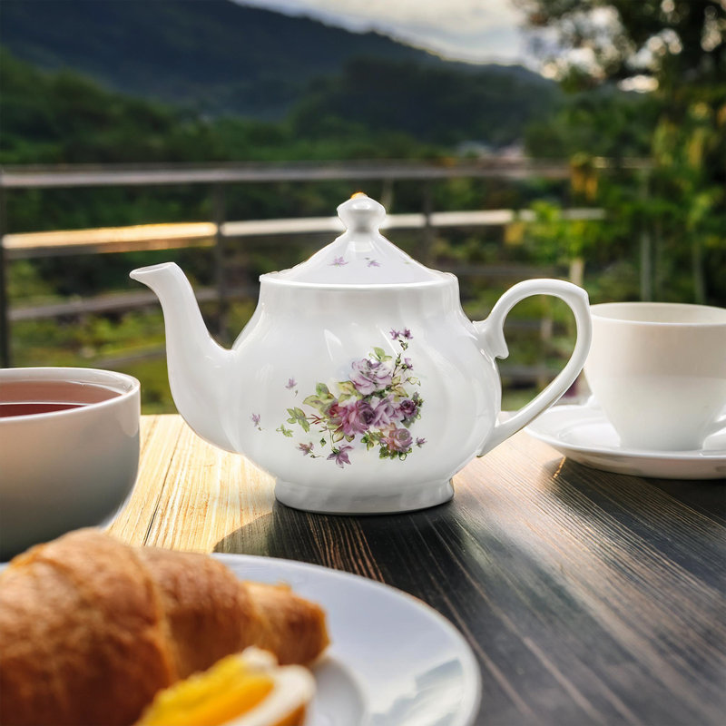 Théière en porcelaine blanche 37 oz avec couvercle Nika