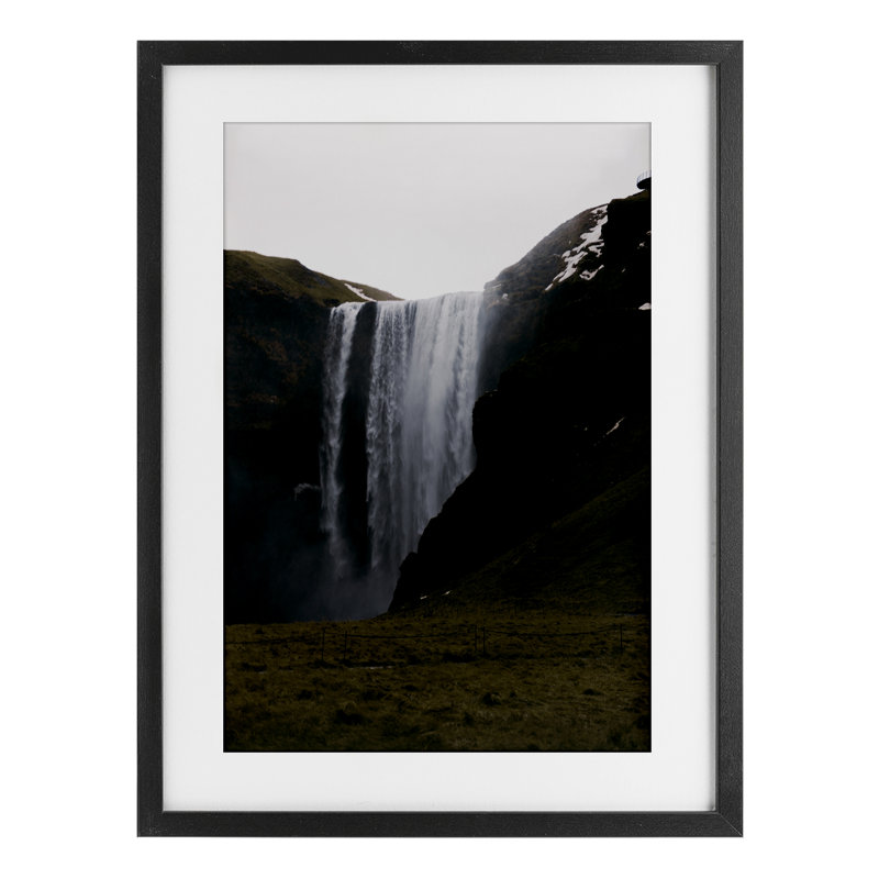 «Crashing Islandic Waterfall», reproduction encadrée sous verre, conception de Jade Sharp Photo, Cadre noir minuit