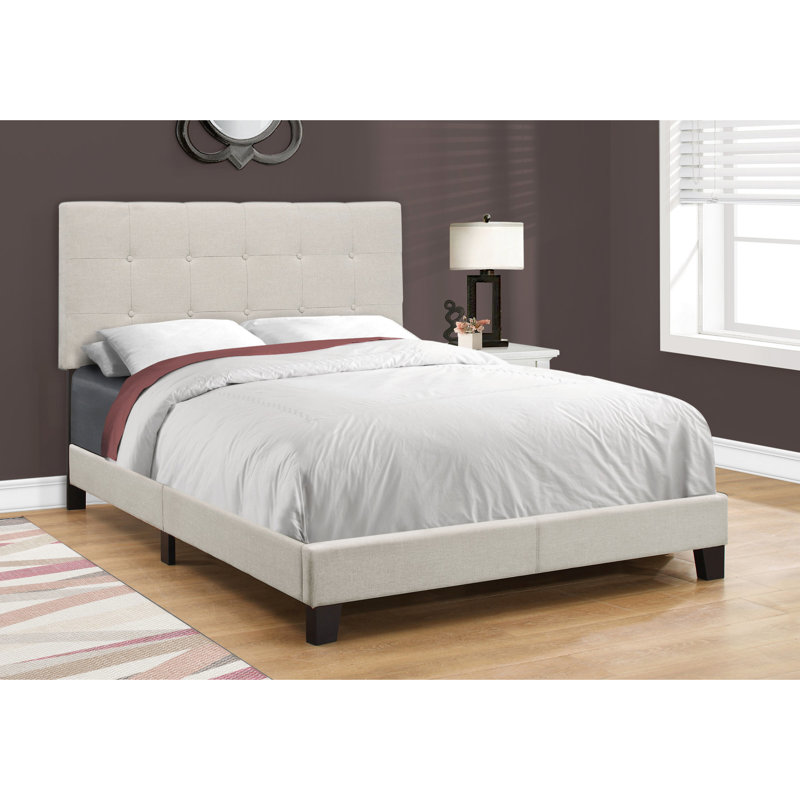 Lit double avec revêtement en lin beige et pieds rembourrés pour une chambre confortable