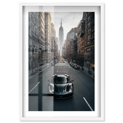 «Drive Through NYC Shadowbox», art mural Mancave par Notoriart, cadre blanc, 30 x 45