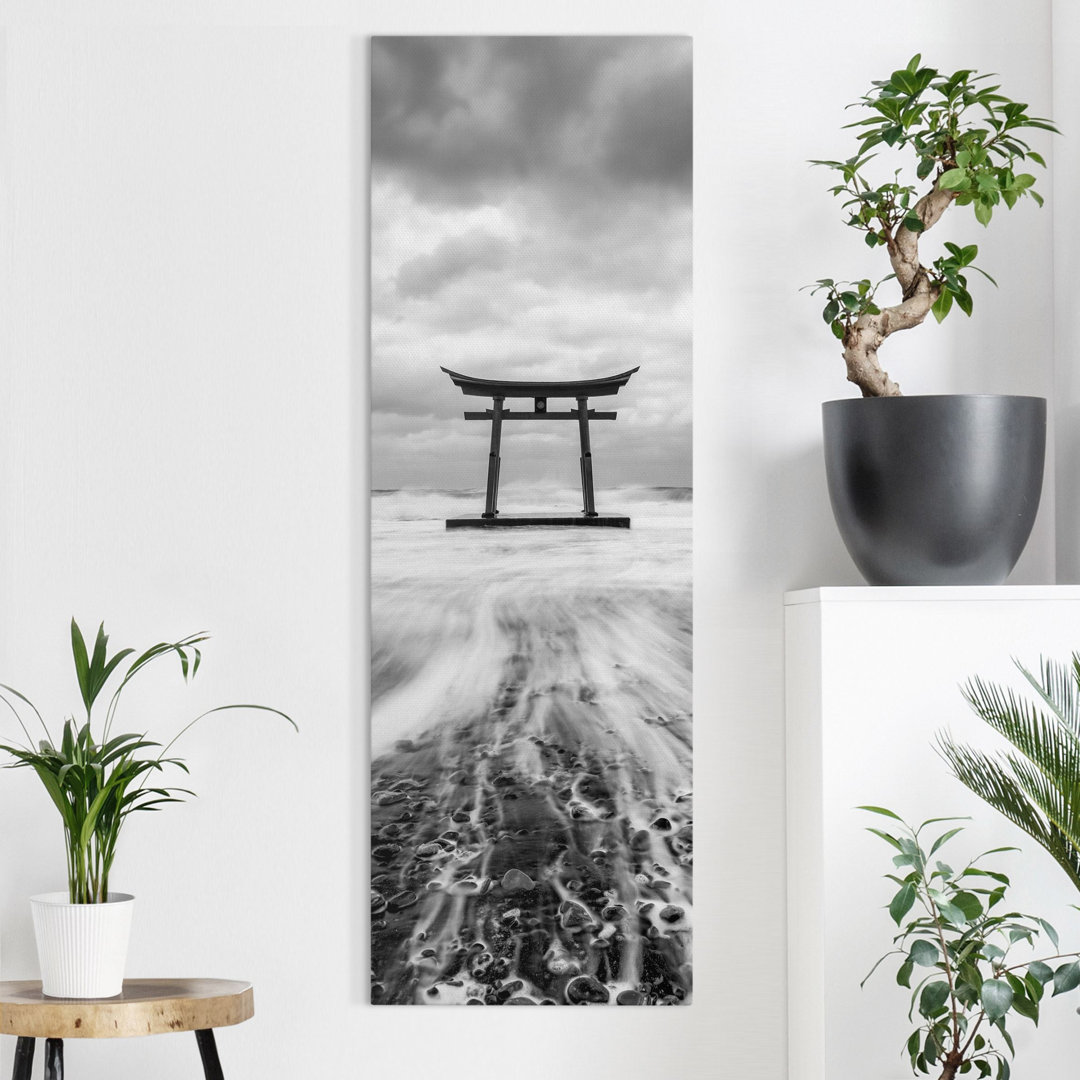 Leinwandbild - Japanisches Torii Im Meer