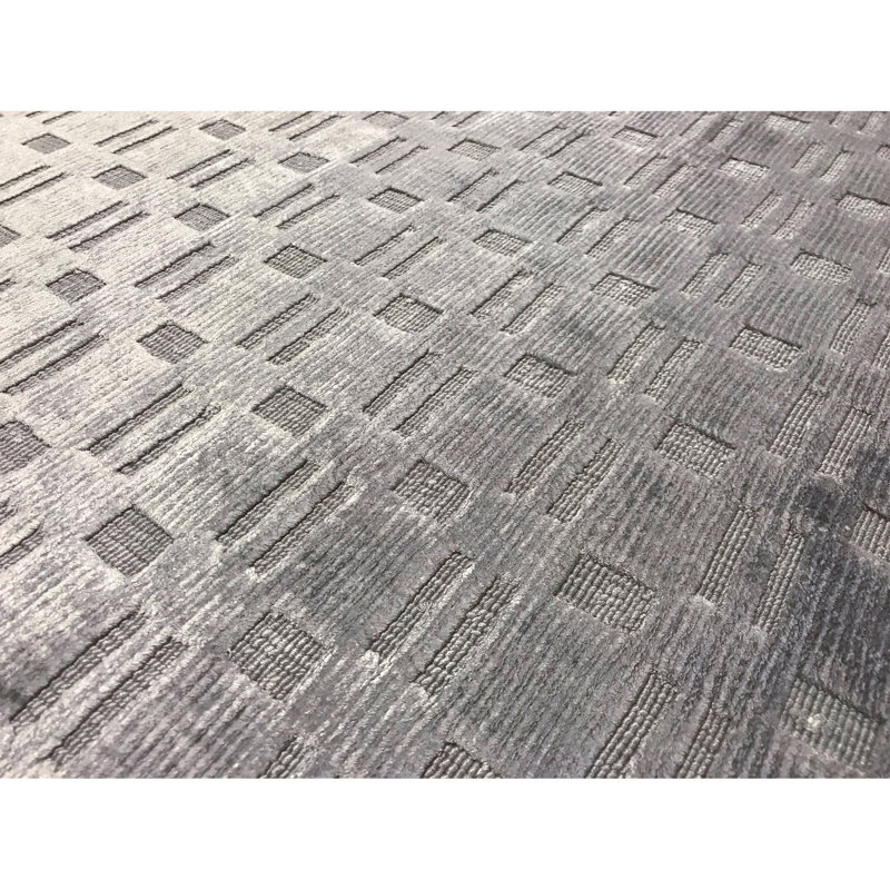 Geometric Area Rug in Silver, Rectangle 5'9" x 8'9"