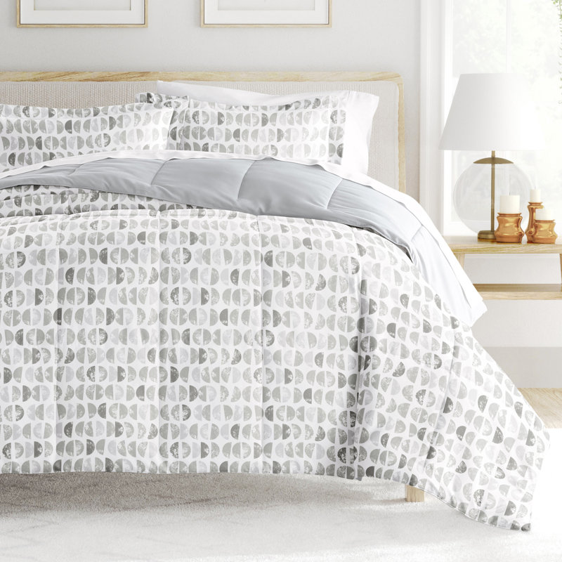  Down Alternative Moonlight Stars Reversible Comforter Set, Queen Comforter + 2 Pillow Shams